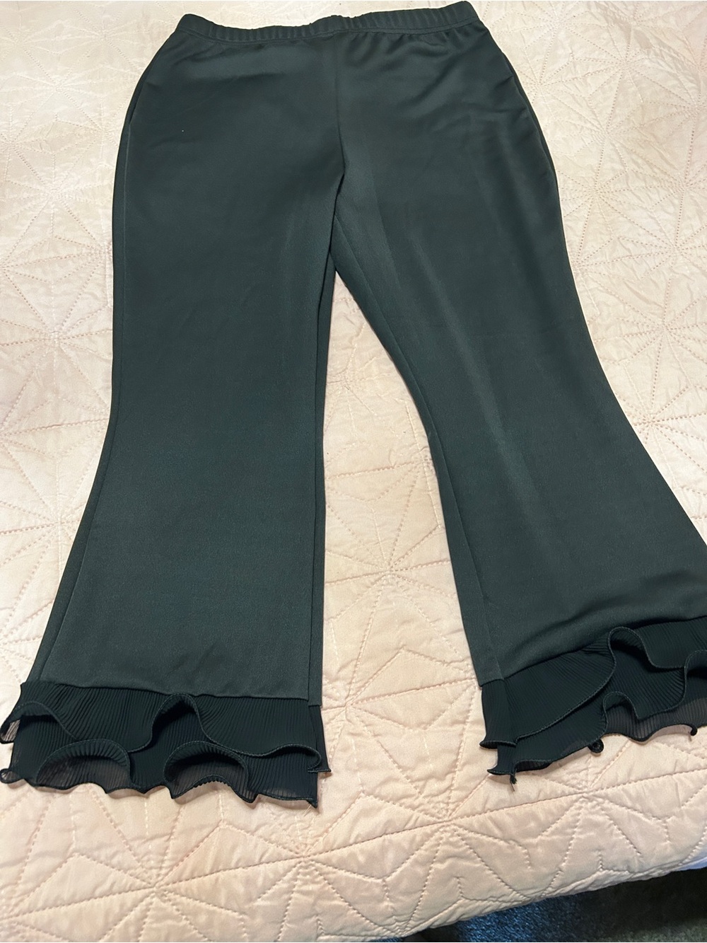 SHEIN Black Wide-Leg Ruffle-Hem Capris